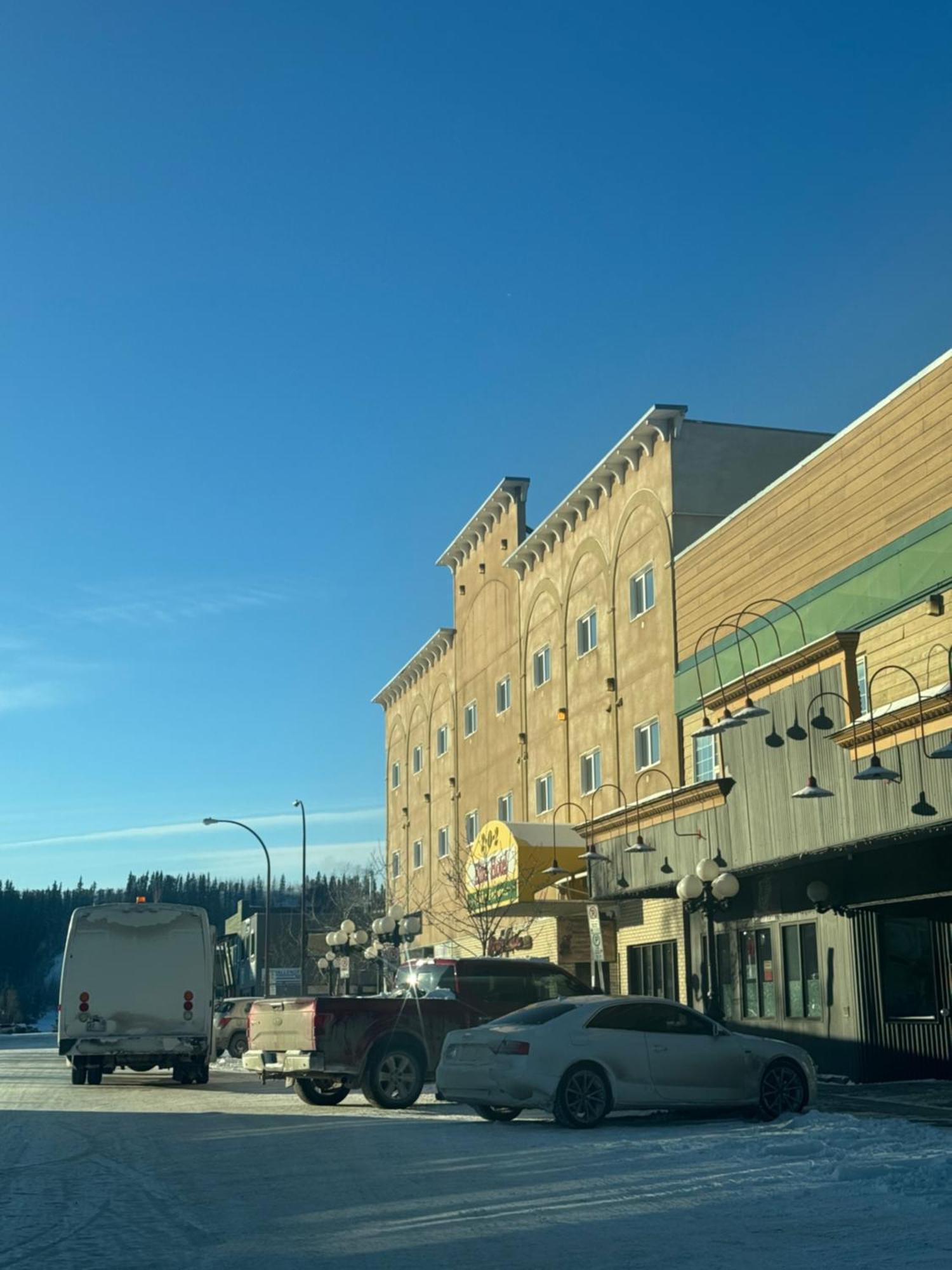 Elite Hotel -Downtown Center- "Ski & Northern Light Tour" "Hot Spring Tour "Long-Term Stay" Whitehorse Exterior photo